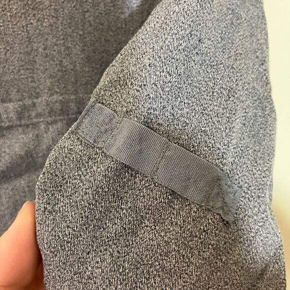 Climate Right Cuddl Duds scrub set, gray, Excellent condition, size small - Picture 5 of 8